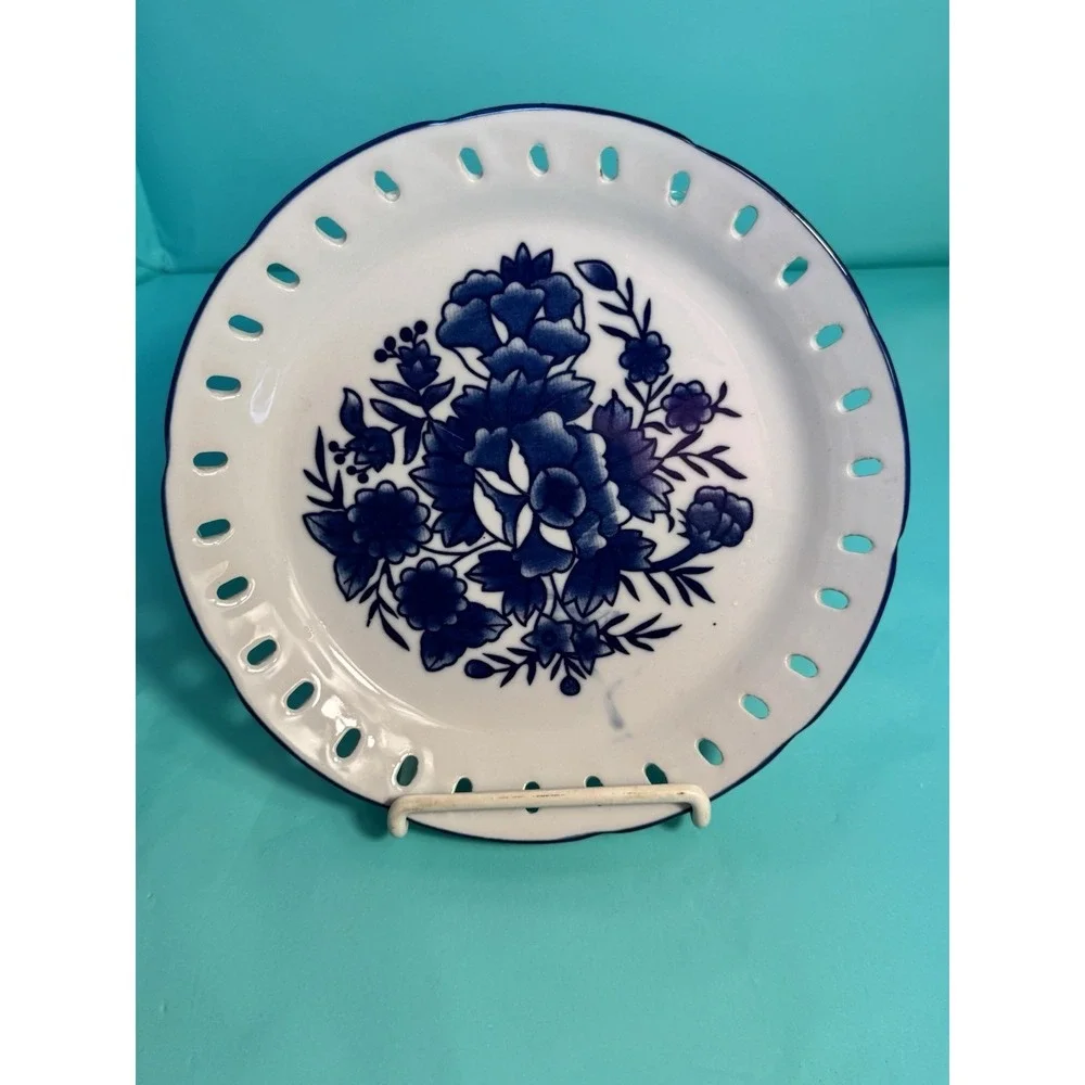 Vtg Blue & White Round Dish Ceramic‎ Decor Vanity Plate Wall Hanger